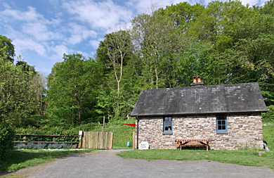River Cabin seen from the front
