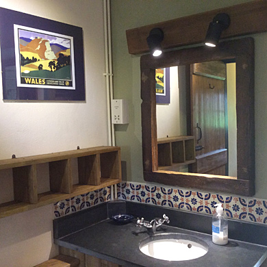 River Cabin shower room